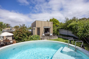 Palm Springs Oasis, Blairgowrie